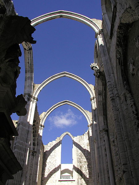 File:Convento do Carmo ruins in Lisbon.jpg