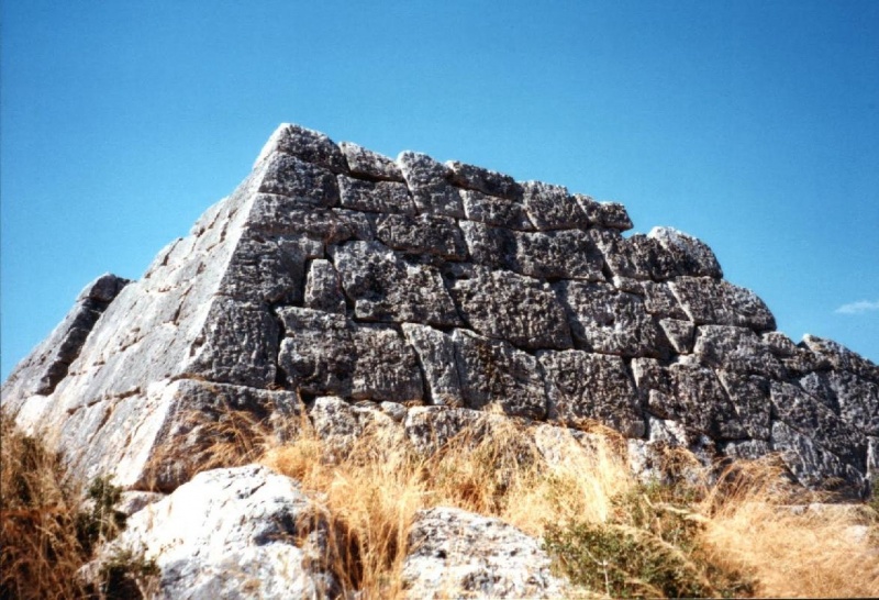File:Piramide de Hellinikon.jpg